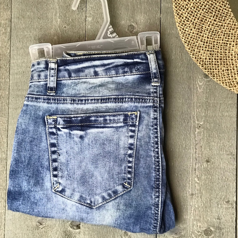 DESTRUCTED JEANS - Picture 3 of 6